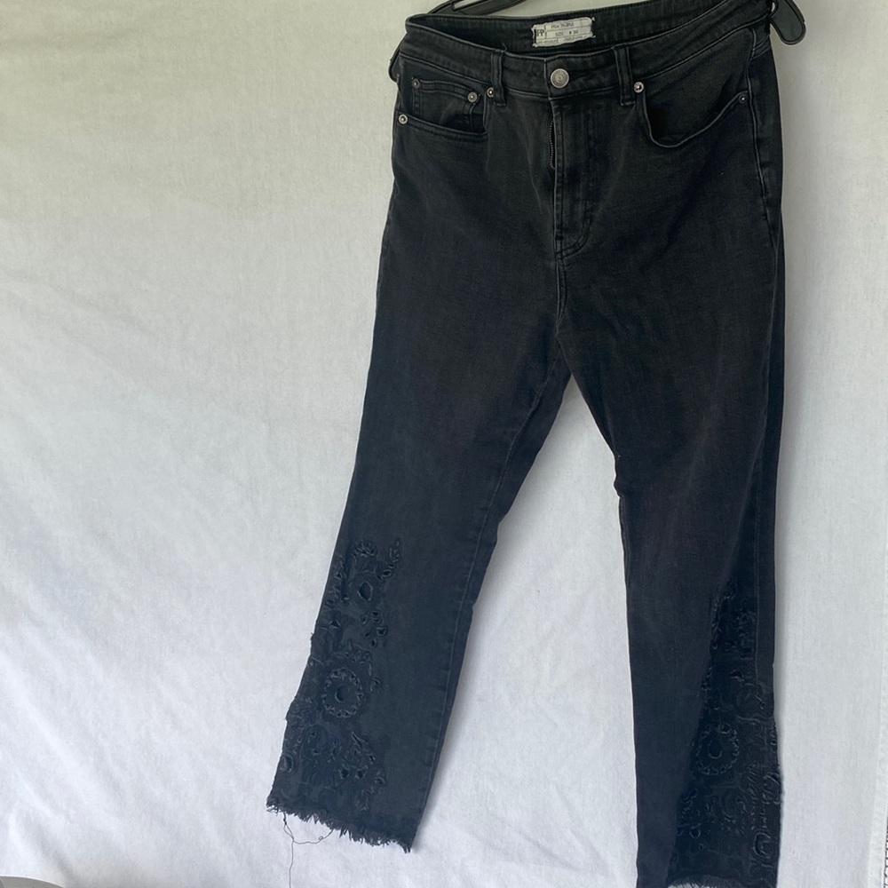Free people black size 30 cut off jeans